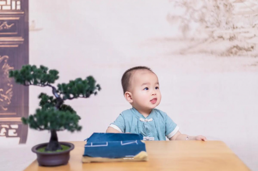 无棣怀孕肚子中间凹两边凸
